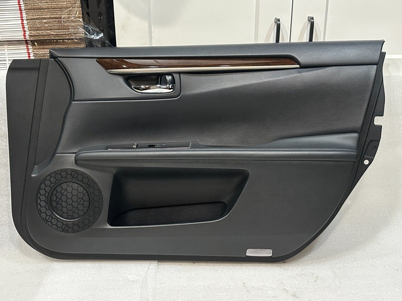 16 17 18 LEXUS ES300H Right RH Front Door Trim Panel Black Trim Code 21