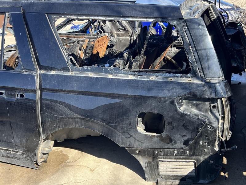 2022 2023 2024 LINCOLN NAVIGATOR DRIVER LEFT QUARTER PANEL CUT INFINITE BLACK UM