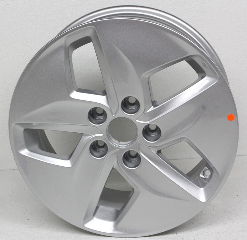 OEM Hyundai Sonata Hybrid 16 Inch Wheel 52910-4R150 Small Dent