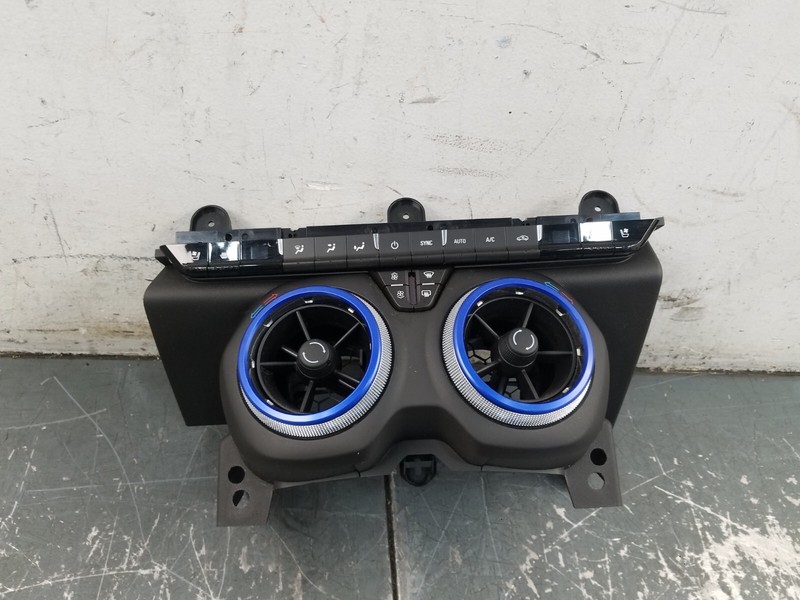 2017 Chevy Camaro ZL1 HVAC / Seat Controls / Center Vents#8417 VV1