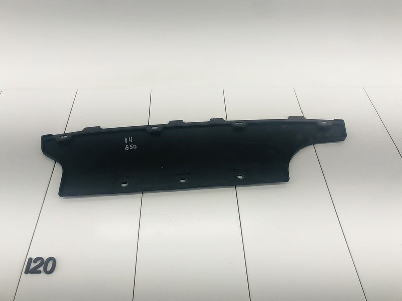12-18 BMW 650I XDRIVE REAR BUMPER COVER PANEL LOWER BOTTOM GUIDE BRACKET OEM