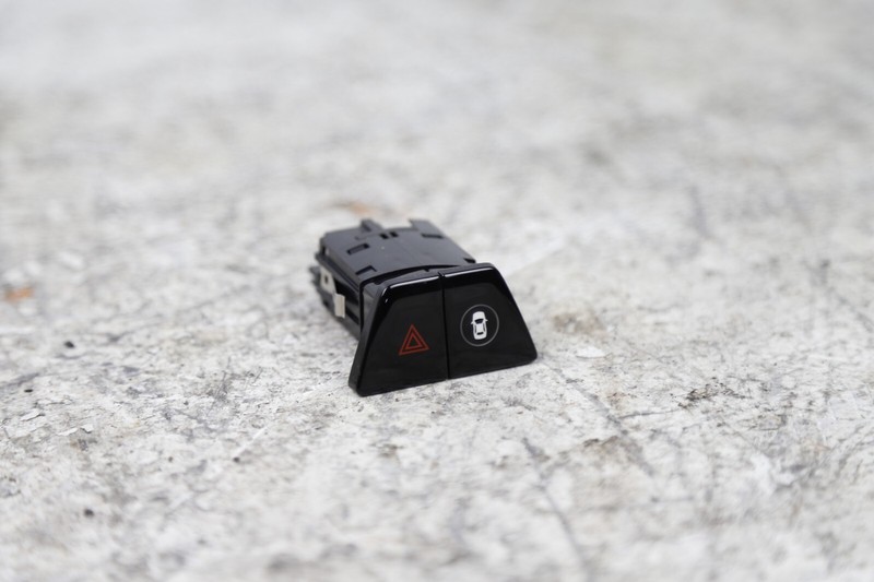 16-19 BMW 5 & 7 SERIES G30 G11 G12 DASH DASHBOARD HAZARD WARNING SWITCH OEM
