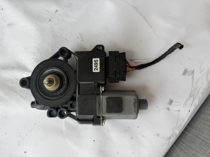 2011 KIA SORENTO RIGHT REAR WINDOW REGULATOR MOTOR 3130034194