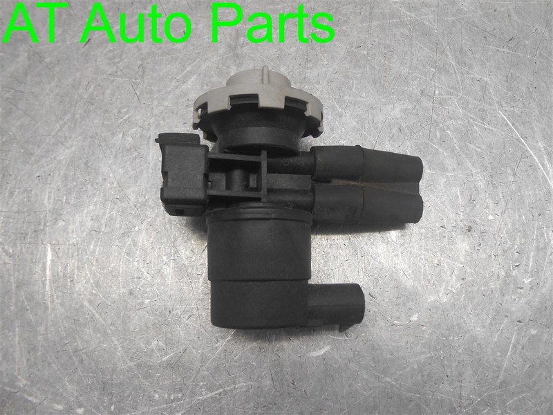 2002 JEEP LIBERTY PURGE VALVE SOLENOID CANSITER OEM 52128550AA