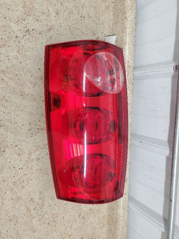 Passenger Tail Light Excluding Denali Fits 07-11 YUKON 304803