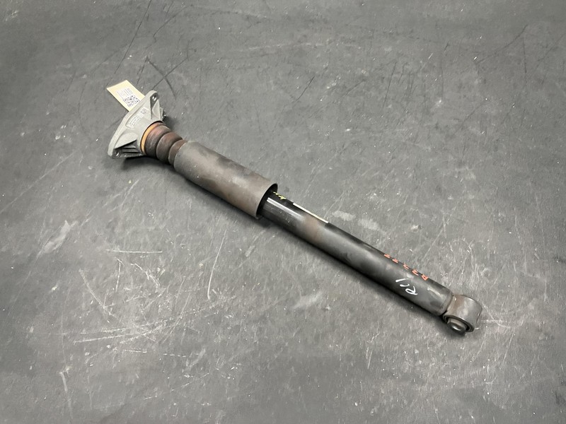 Rear Right Shock Absorber 2018 BMW X1 33526882851 2016 2017 2019 2020 2021 2022