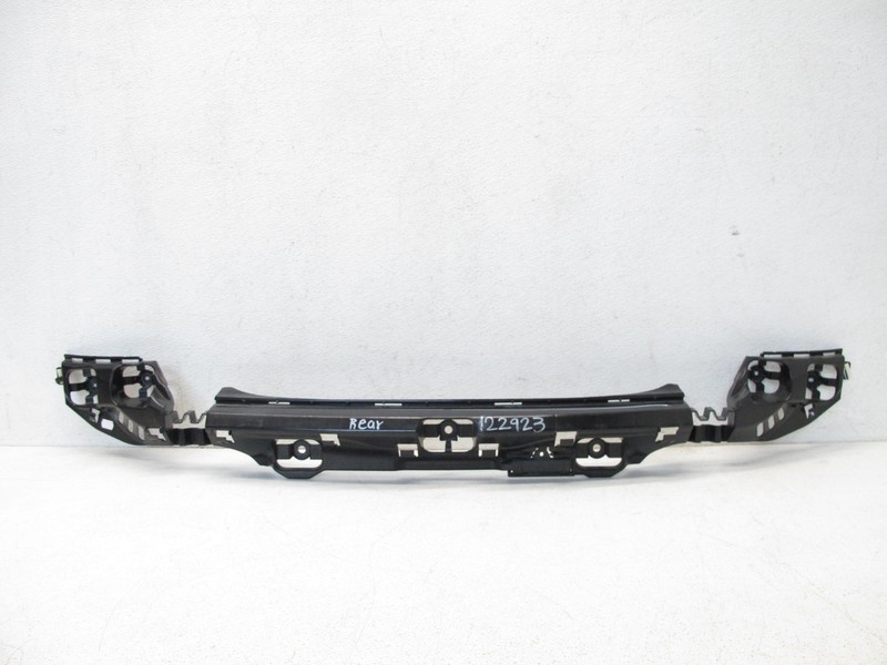 14-21 BMW F22 F23 228i M2 BUMPER SUPPORT MOUNT BRACKET REAR CENTER OEM 122923