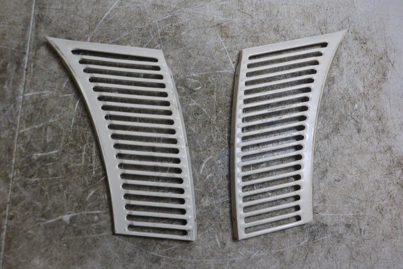 72-89 Mercedes R107 450SLC 350SL OEM Front Right & Left Hood Vent Grill Set