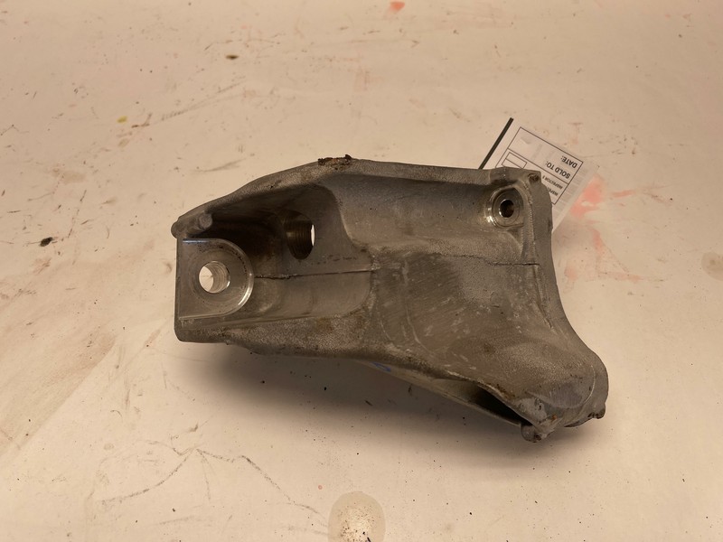 2017-2021 ALFA ROMEO STELVIO 2.0L RIGHT SIDE ENGINE MOUNT BRACKET SUPPORT OEM