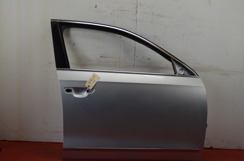 13-15 VOLKSWAGEN PASSAT FRONT RIGHT PASSENGER SIDE DOOR SHELL SILVER OEM