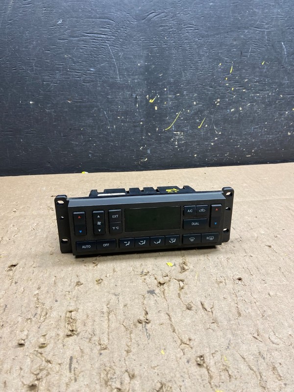 2003 to 2006 Lincoln Town Car OEM Climate Control Panel OEM t6206 DG