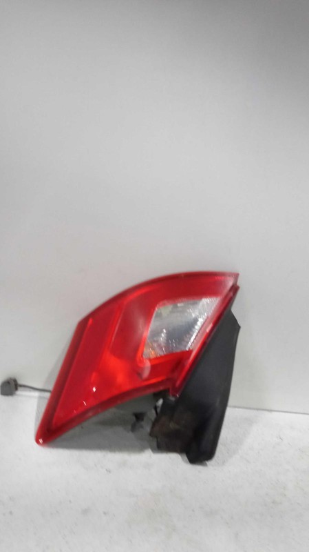 2010-2012 Ford Taurus Right Tail Light Assembly White OEM 117647 Used