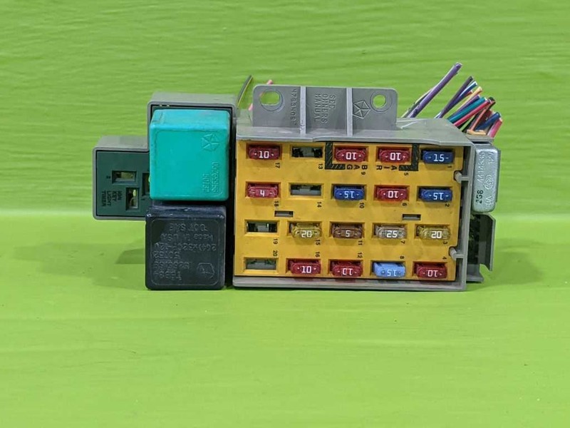 95 96 97 98 99 NEON CABIN FUSE RELAY BOX OEM 3788-9