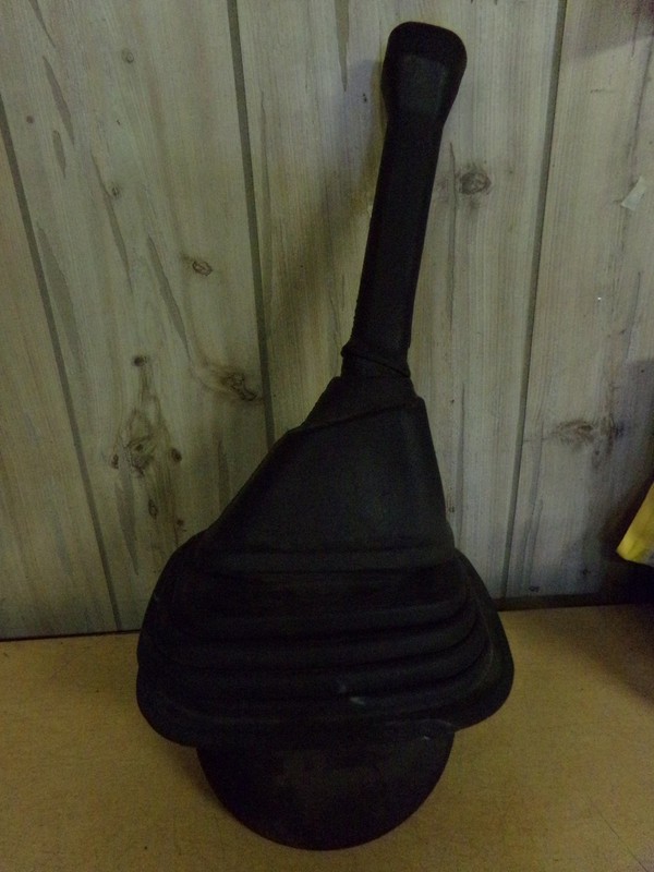 2006 Volvo VNA Shift Cover Trim Boot Assembly 20383598 *FREE SHIPPING*