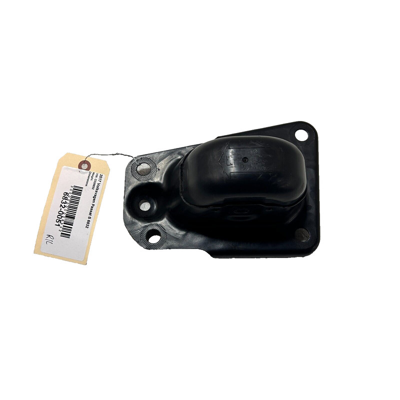 VOLKSWAGEN PASSAT REAR DRIVER SIDE TRAILING CONTROL ARM COVER BRACKET 12-22 OEM
