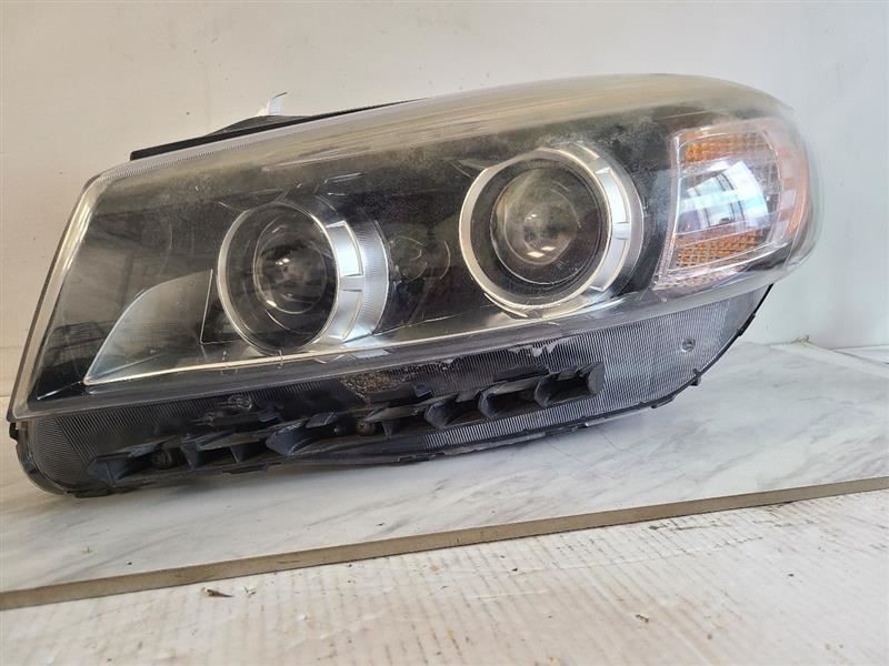 Driver Headlight Halogen Bulb Type LED Accents Fits 16-18 SORENTO 574171