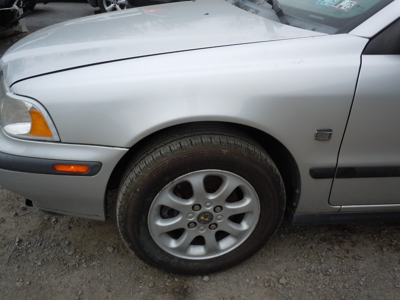 2000 00Volvo S40 Fender Driver Left LH OEM 329