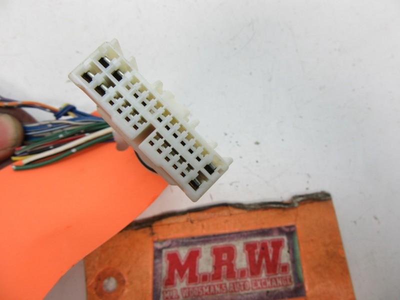 WIRE PLUG OFF MPX MULTIPLEX NETWORK DOOR CONTROL REAR BACK 89224-30010 RELAY R L