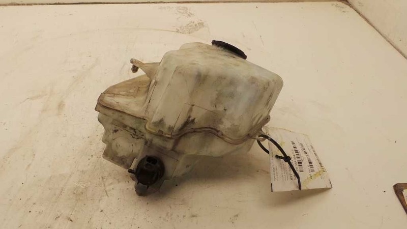 04-06 TOYOTA PRIUS 1.5L FWD AT WINDSHIELD WASHER RESERVOIR