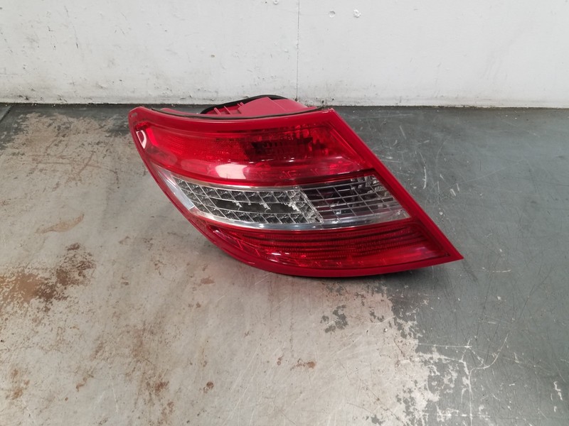 2010 Mercedes Benz AMG C 63 Left Driver Tail Light #8001 Q6