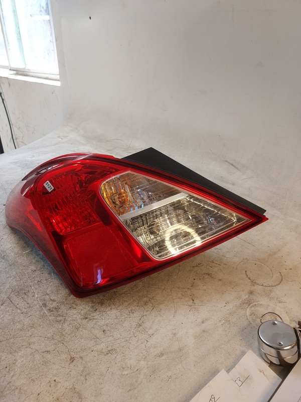 NISSAN VERSA 2012 - 2019 Sdn LEFT Rear Tail Light Assembly Quarter Mounted OEM