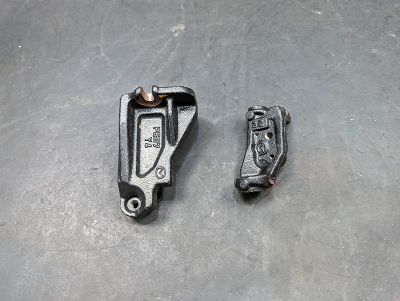 Exhaust Manifold Right & Left Hanger Bracket 2016 Mazda 3 2014 2015 2017 - 2021