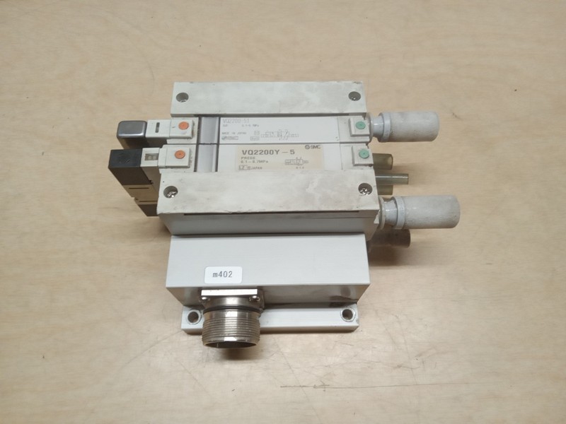 SMC EXH 2 Station Manifold W/ VQ2200-51 & VQ2200Y-5 Solenoid Valve