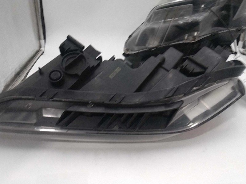 2020 Hyundai Santa Fe Right Fog Light Assembly White 671517 Used 149K Miles