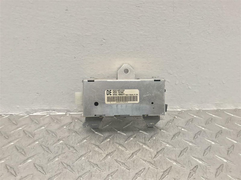 97 98 99 CHEVROLET SUBURBAN 1500 2500 RADIO AUDIO AMPLIFIER OEM 16218461