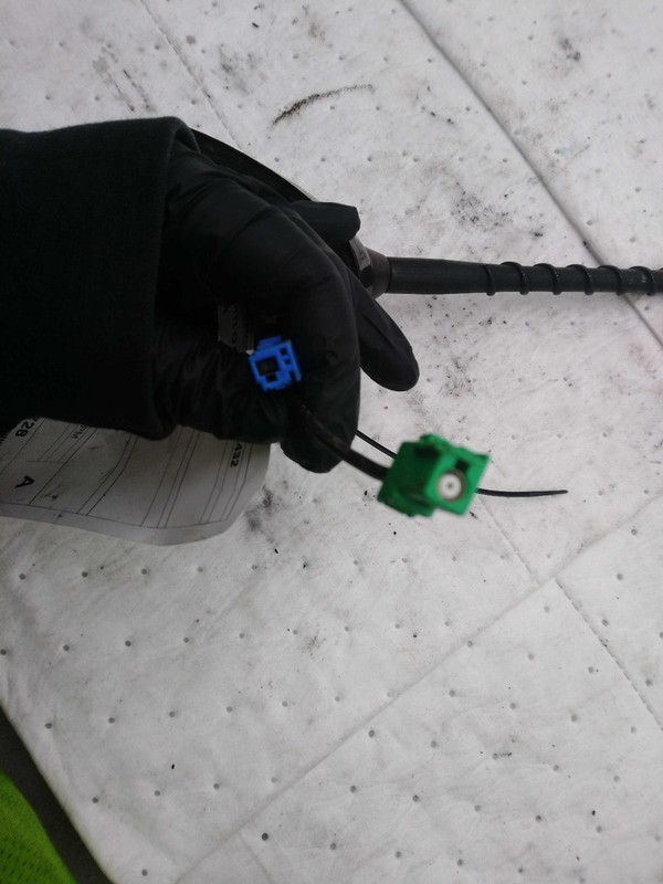 2015 INFINITI QX70 Used Black Antenna OEM Part #1858314, 112K Miles