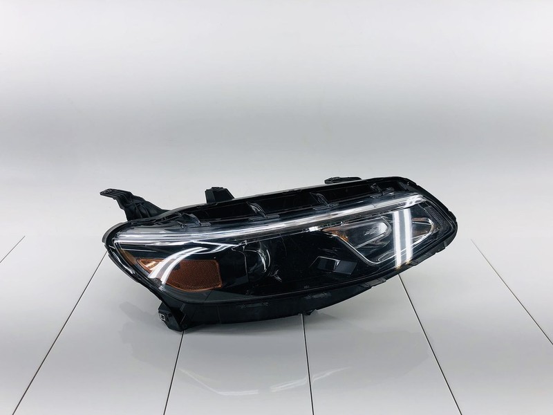 16-18 CHEVROLET MALIBU FRONT RIGHT PASSENGER SIDE HEADLIGHT HALOGEN LAMP OEM