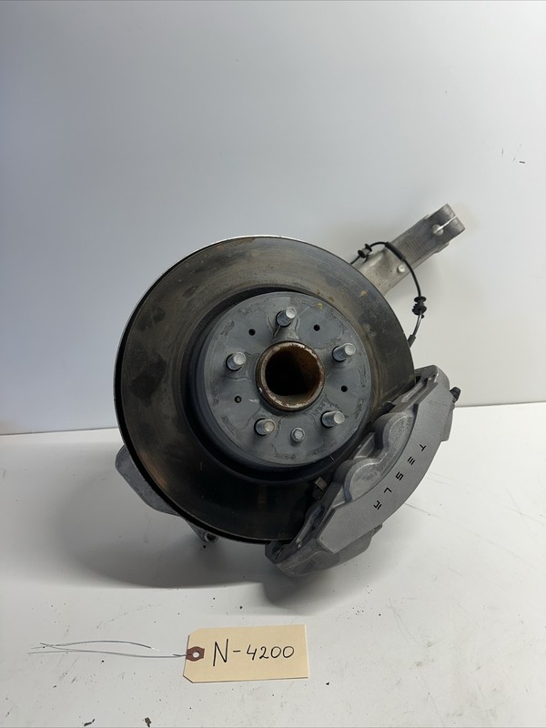 17-20 TESLA MODEL 3 FRONT LEFT SPINDLE KNUCKLE HUB CALIPER 1044311-00 4200 S14