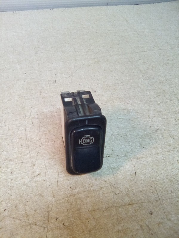 Peterbilt 16-09122-6C3GEF1A31 05679H Engine Diagnostic Switch