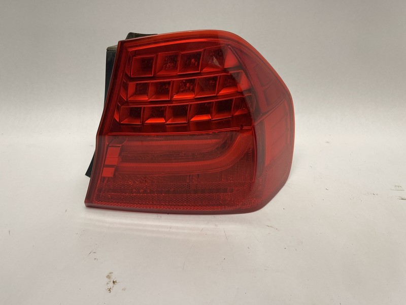 2009-2011 BMW M3 328i 335i SEDAN RIGHT PASSENGER SIDE OUTER TAIL LIGHT LAMP OEM