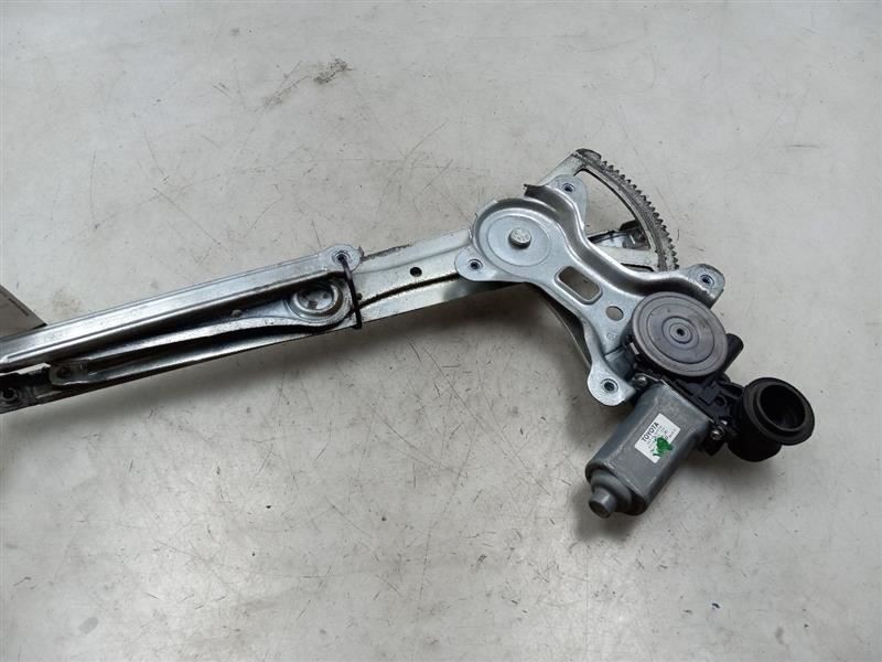 03-08 TOYOTA MATRIX 1.8L FWD AT PASSENGER SIDE FRONT WINDOW REGULATOR