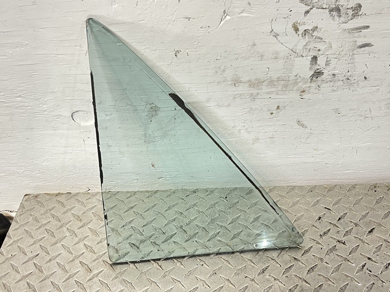 1971 Mercedes Benz W114 W115 220D Rear Left Side Door Quarter Glass SEKUPIT-F M5