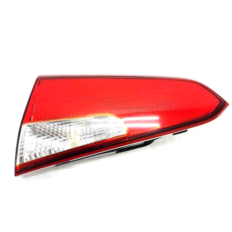 2015 KIA Forte Sedan RH Passenger Side Lid Tail Light Assembly OEM 92404A70