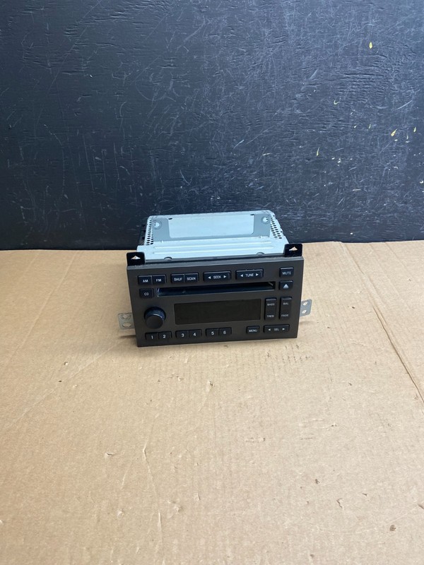 2003 - 2010 Lincoln Town Car AM/FM Radio CD Player ae4386 DG
