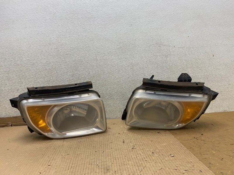 2003 to 2006 Honda Element Left+Right Side Headlights U2699 DW
