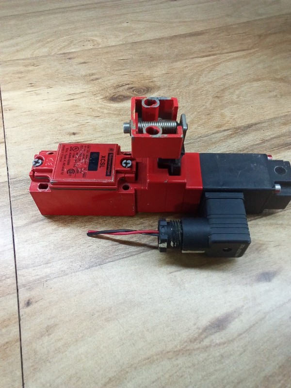 Telemecanique Interlock Switch XCSL 60947-5-1