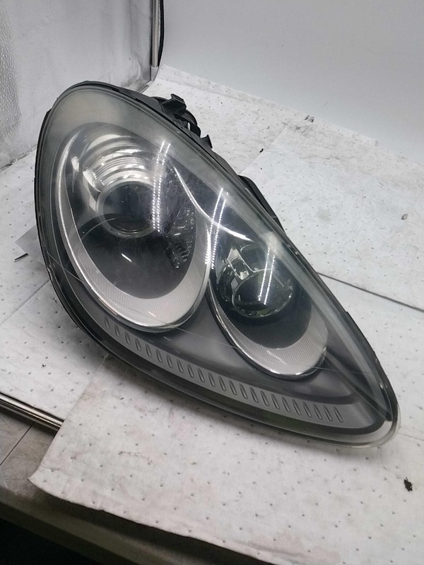 2011 Porsche Cayenne Right Headlight Assembly Grey Used 567472 215K Miles