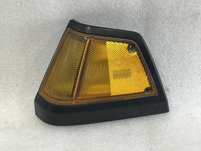 1984 HONDA CIVIC SEDAN LEFT DRIVER SIDE FRONT FENDER TURN SIGNAL LIGHT LAMP