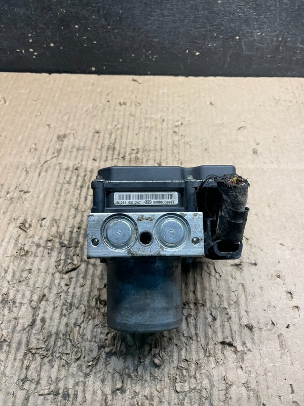 2010-2013 Mercedes W212 E350 E550 ABS Anti Lock Brake Pump Module V0811 DG
