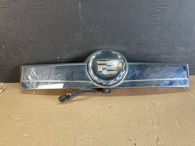 2007 to 2014 Cadillac Escalade Rear Liftgate Trim Molding W/Camera ae3668 DG