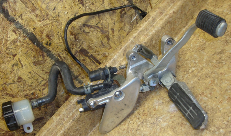 2002 Yamaha YZF600R YZF 600 YZF600 600R Right Rear Brake Lever Master Peg Pedal