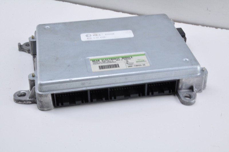 JAGUAR XJ8 VANDEN PLAS Rear Control Module OEM 2005 - 2009 *