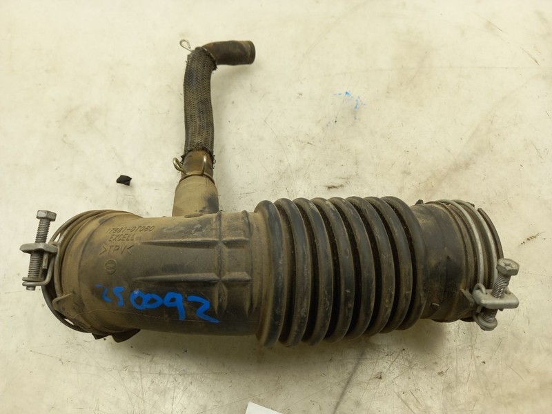 15 TOYOTA COROLLA 1.8L AIR INTAKE HOSE