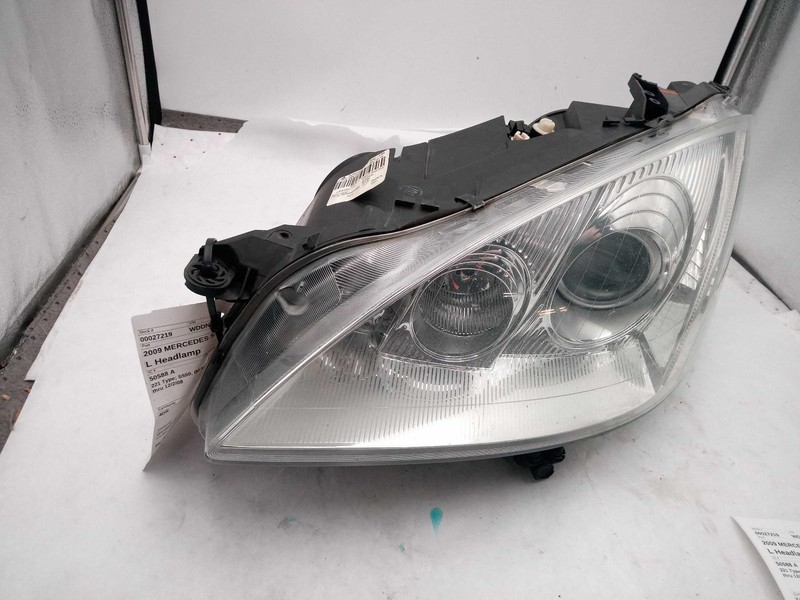 2009 Mercedes-Benz S-Class Left Headlight Assembly Black - TAB BROKEN 4DR