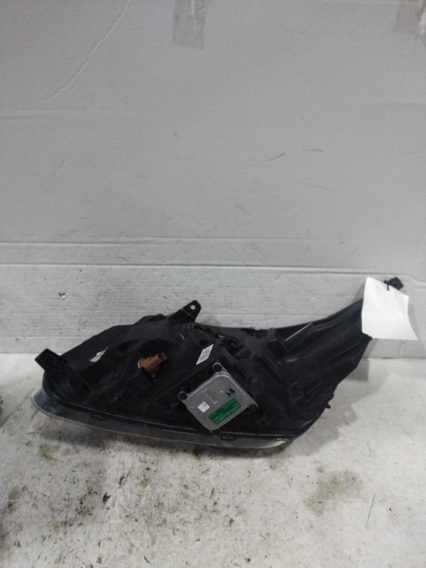 Used Right Headlight Assembly fits: 2019 Ford Explorer Base w/o police package R