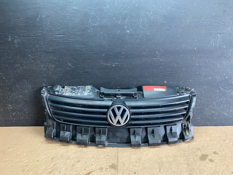 1996 to 2000 Volkswagen Passat Front Grill Grille N5563 PS